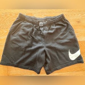 NWOT Nike Sportswear Club Shorts